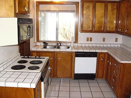2nd image of 590 Leafwood Dr