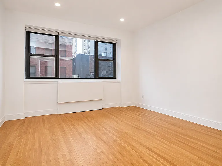 213 E 37th St #5A — Photo 9