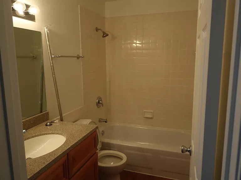 801 Washington St #7 — Photo 4