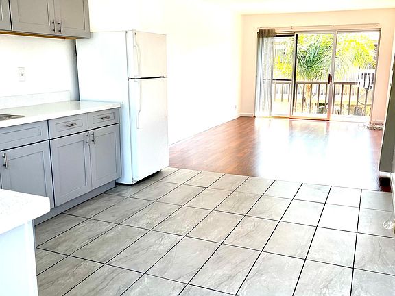 3rd image of 1143 Roewill Dr #7