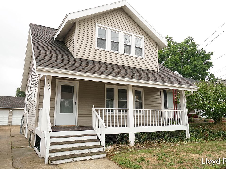 1st image of 2422 Fuller Ave NE