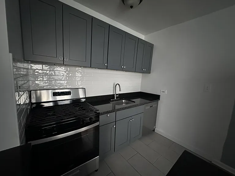 5670 N Ridge Ave #1E — Photo 1
