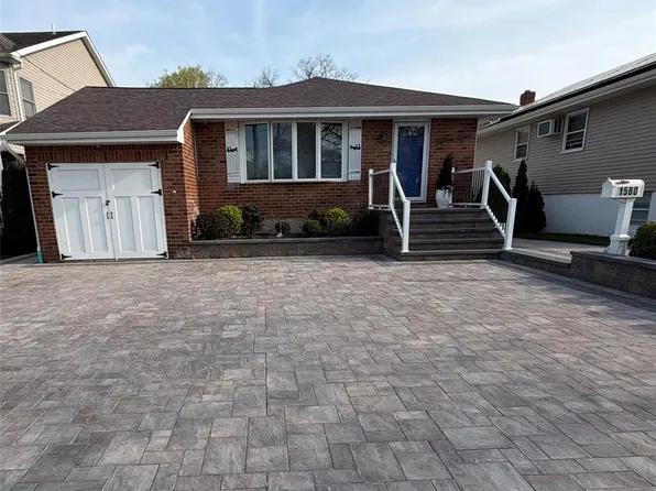 1580 N Jerusalem Road, Merrick, NY 11566