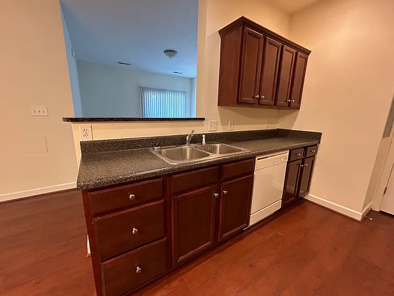 Kendall Square Apartments — Photo 48