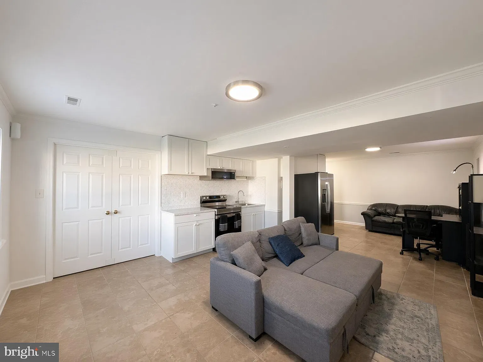 2 bed, 1.0 bath, 3378 sqft, $1,995 — Photo 2