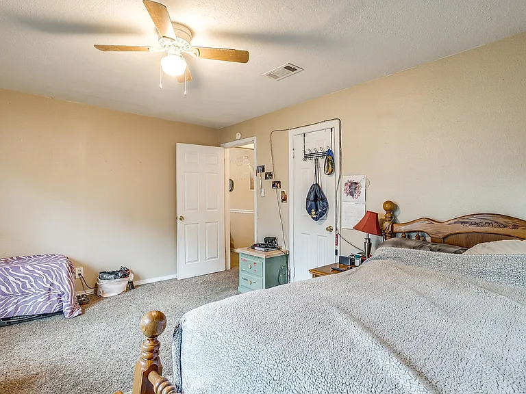 6627 Onyx Dr N — Photo 16