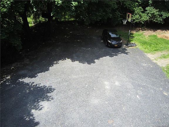 5th image of 562 Union Ave