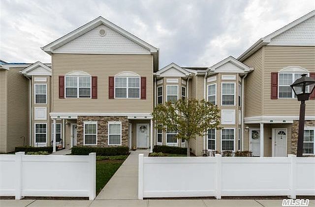 1st image of 130 Spring Dr #130