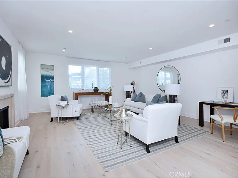 4641 Cahuenga Blvd — Photo 11