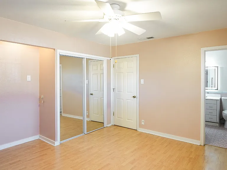 2622 W Summit Ave — Photo 10