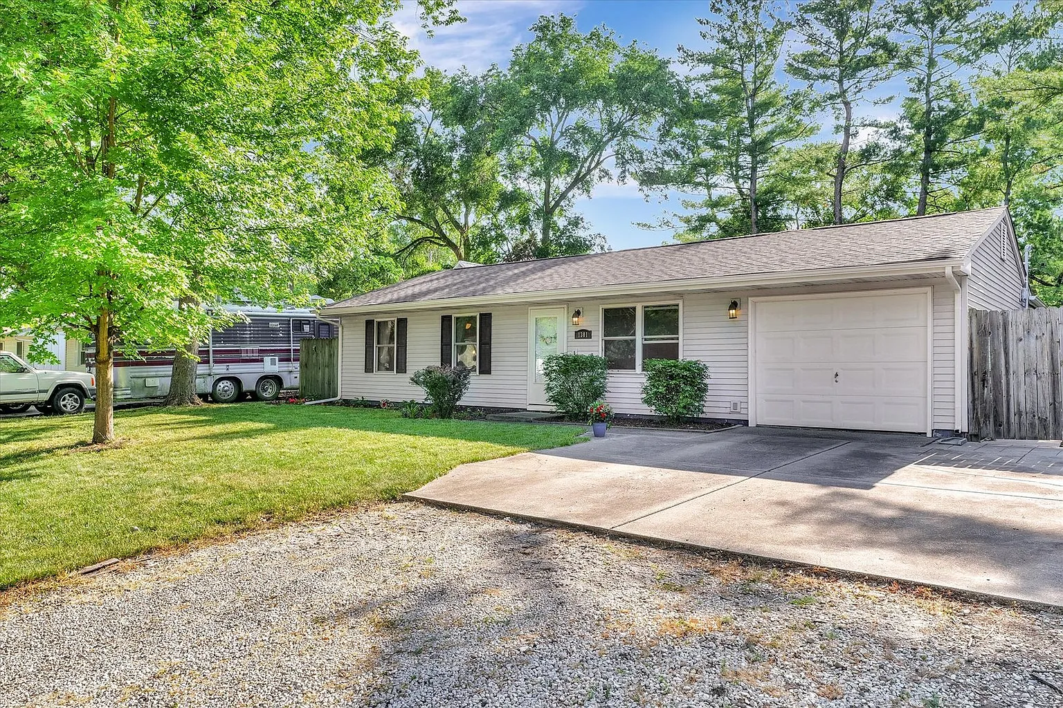 1301 Westfield Dr photo 1