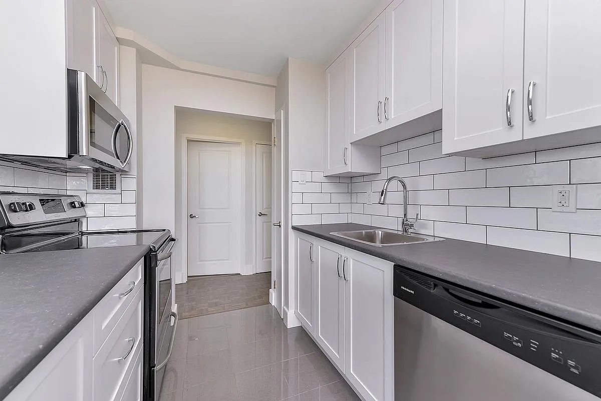Goodacre Towers Apartments — Photo 1
