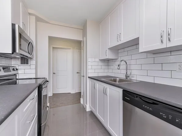 Goodacre Towers Apartments, 350 Douglas St, Victoria, BC V8V 2P5