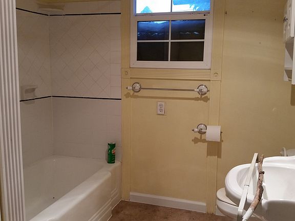 5th image of 154 NW Ebberts Ave
