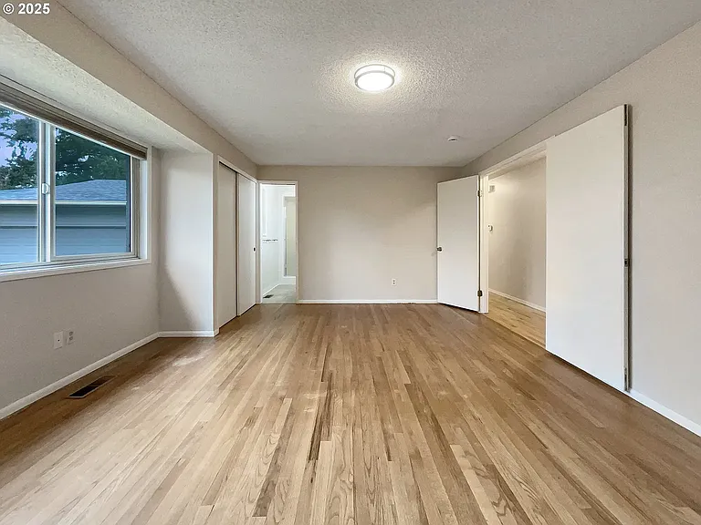1690 Woodland Ter — Photo 12