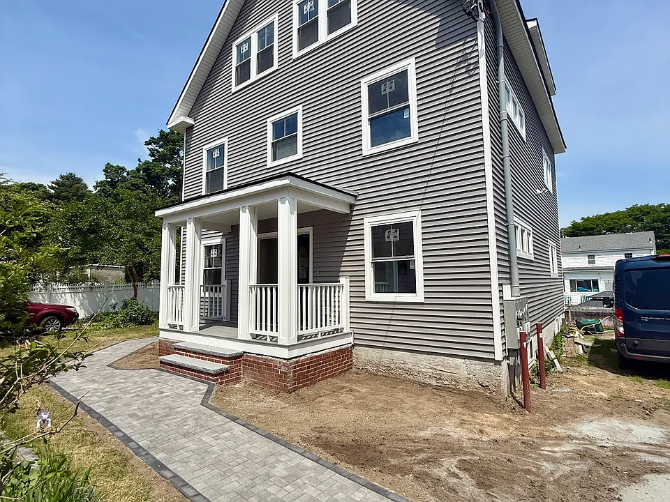 33-35 Leach Street Salem, MA