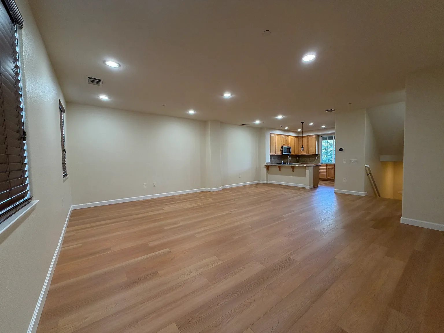 3 bed, 2.5 bath, 1810 sqft, $4,500 — Photo 4