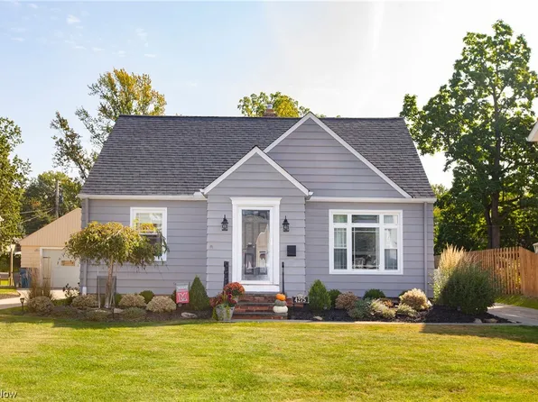 4275 W 226th St, Fairview Park, OH 44126