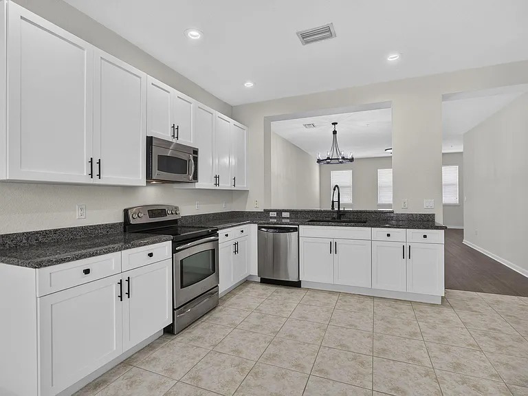 425 Greenwich Cir #204 — Photo 15