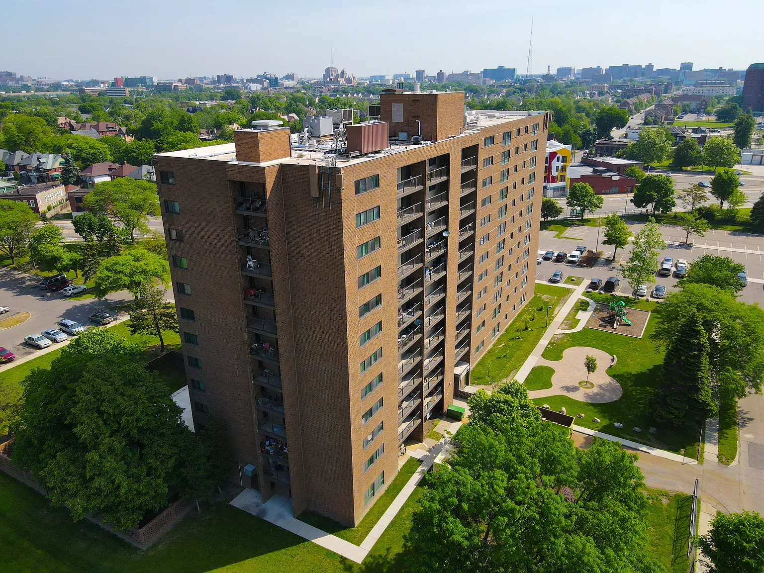 Roberts III Apartments — Photo 4