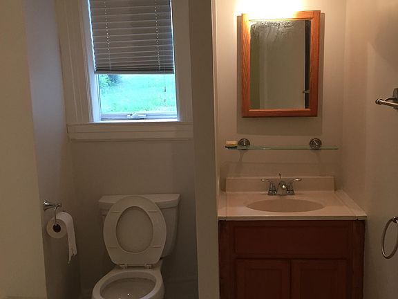 4th image of 39 Miller Ave Floor 1