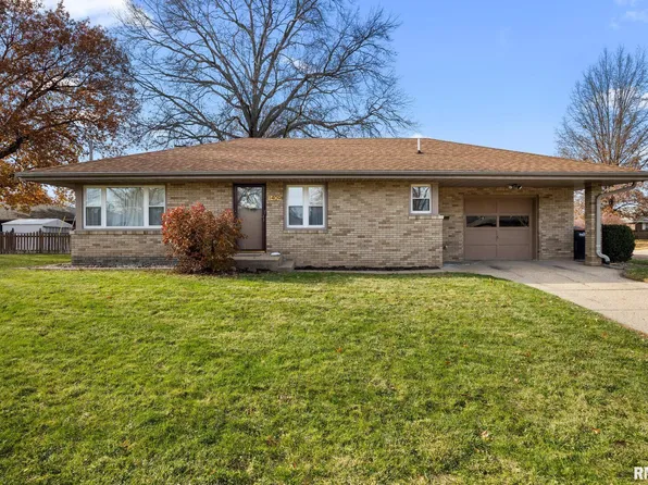 1409 N 4th St, Pekin, IL 61554