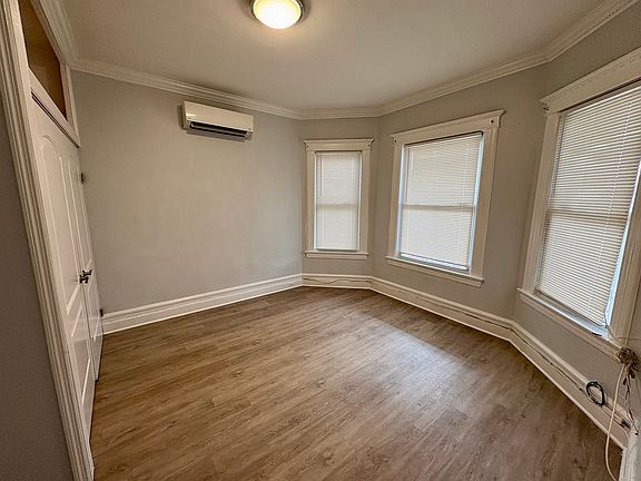 4th image of 106 McLean Ave #1