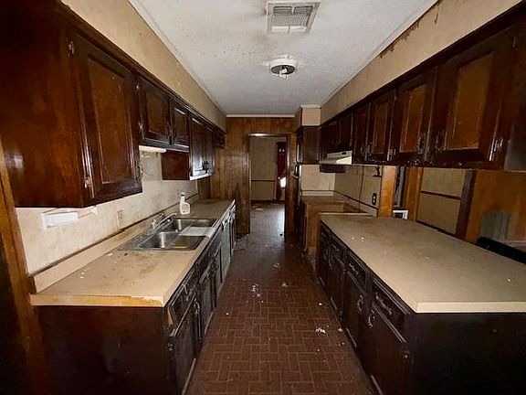 3rd image of 3221 Jennie Dr