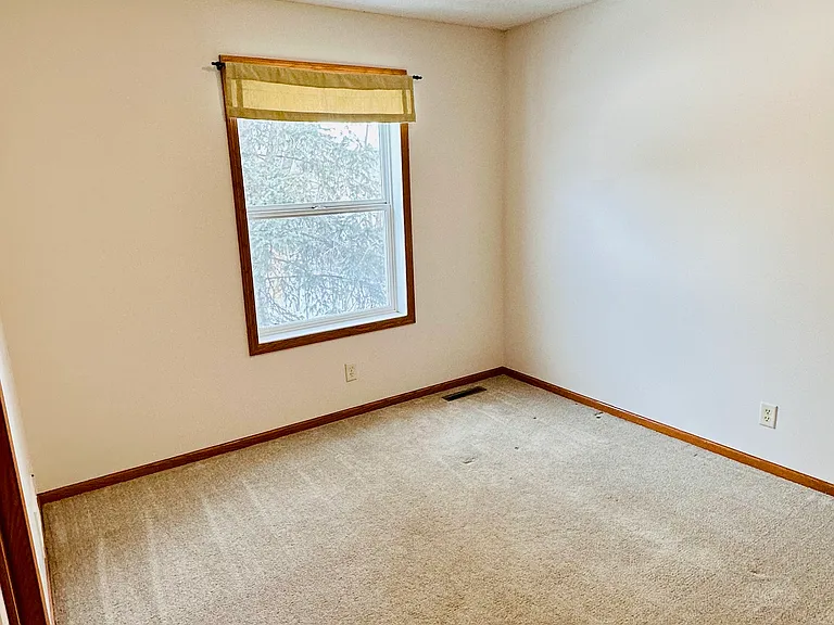 335 Sherwood Ave — Photo 21