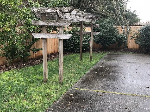 5th image of 4521 Remington Ln SE