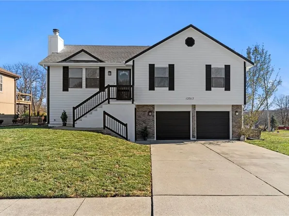 12317 Richmond Ave, Grandview, MO 64030