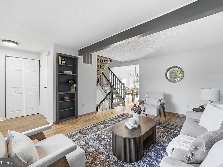 7619 Nutwood Ct — Photo 4