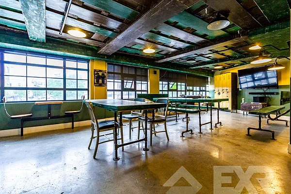 Rented by EXR | media 9