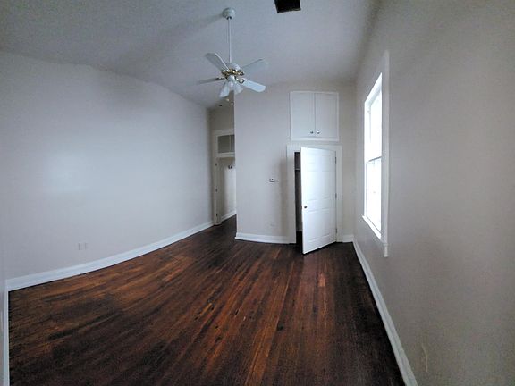 Middle room/1st Bedroom