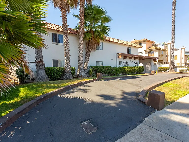 Paloma Apartments — Photo 15