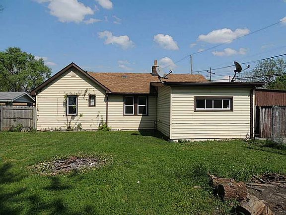 3rd image of 2160 N Drexel Ave