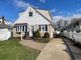 70 E Neptune Avenue, Lindenhurst, NY 11757