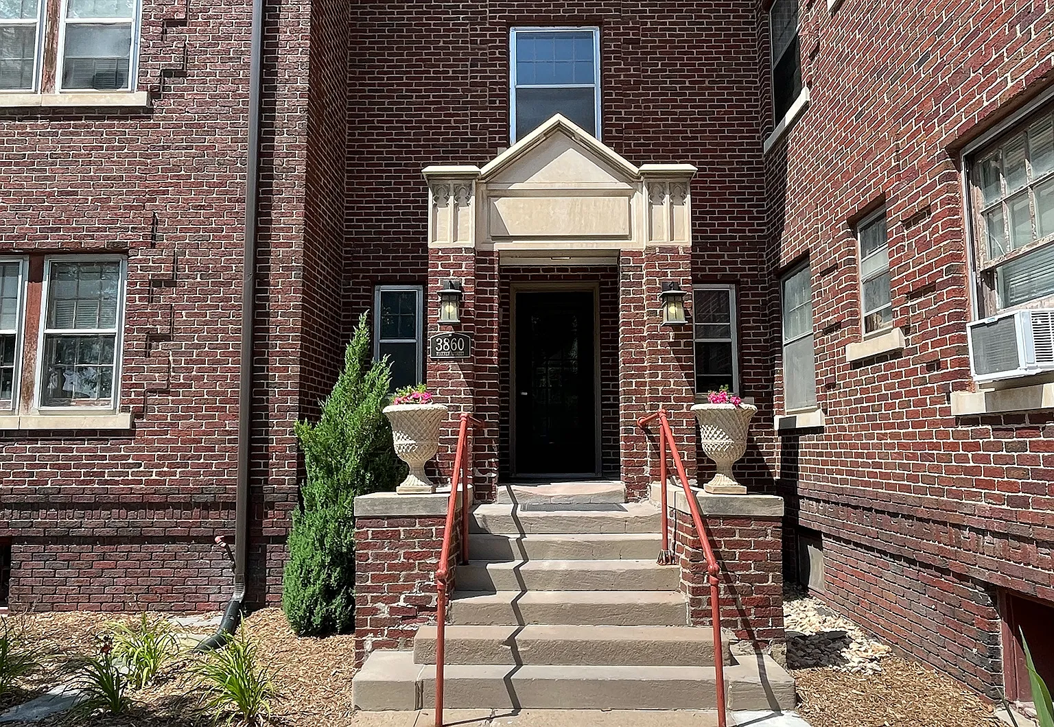 Highland Court — Photo 1