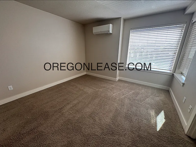 957 Lorella Ave — Photo 8