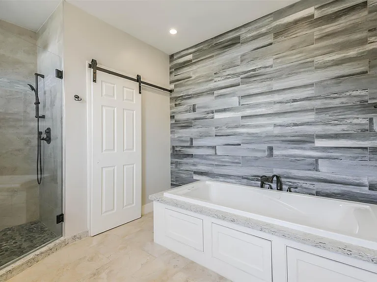 2422 Hadley St — Photo 37