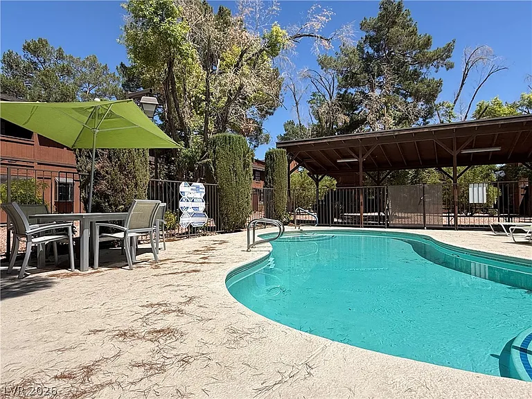 5923 Laredo St — Photo 49