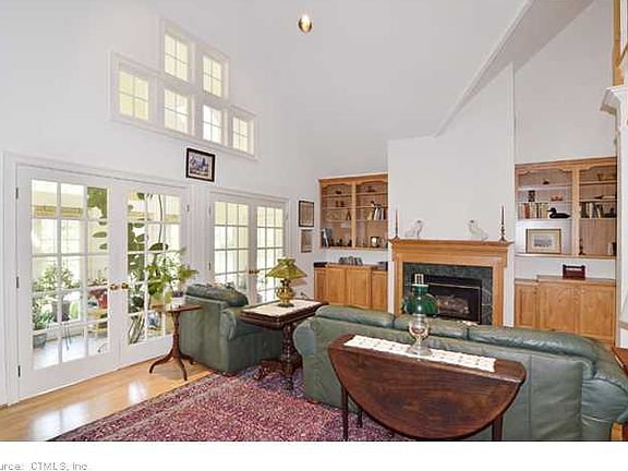 4th image of 32 Dawley Dr