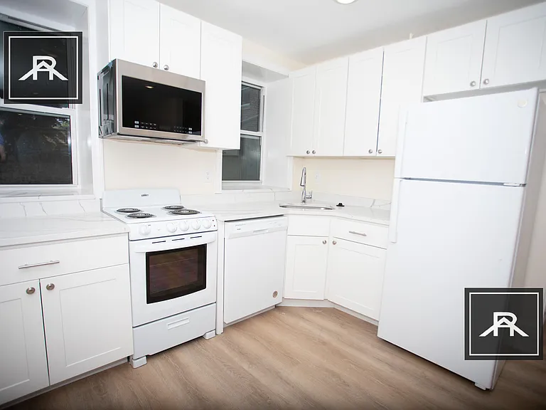 389 Harvard St #2 — Photo 13