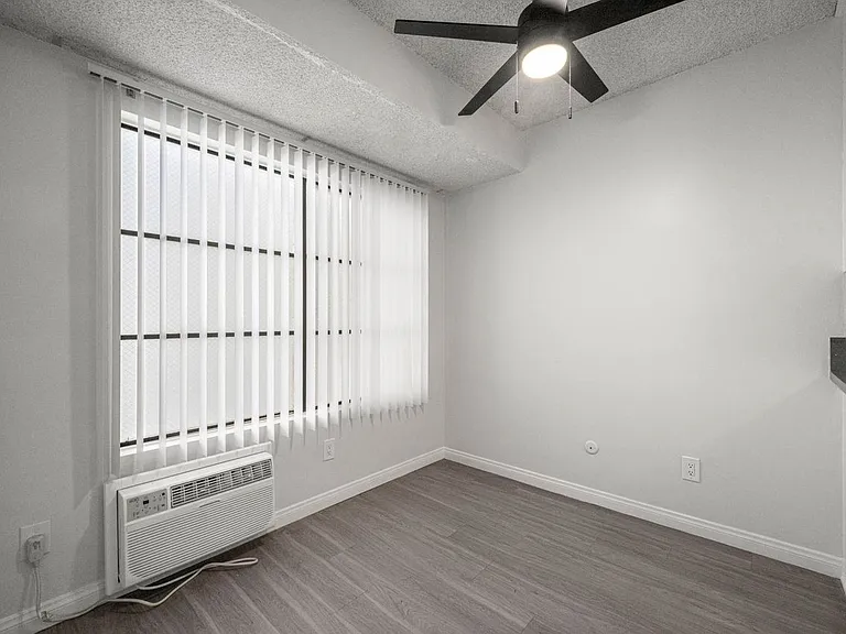 8011 W Romaine St — Photo 14