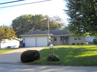 3315 Westwood Dr NW, Cedar Rapids, IA 52405