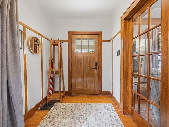 5th image of 606 Doty St