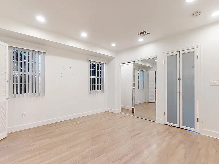 363 Huntley Dr — Photo 37
