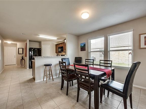 4th image of 505 Hawthorn Dr