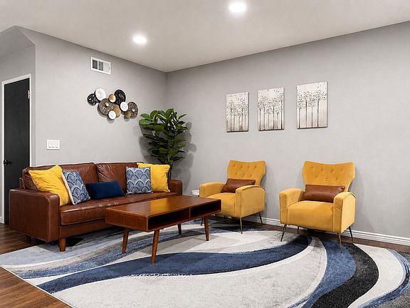 2nd image of 15819 Vanowen St APT 5
