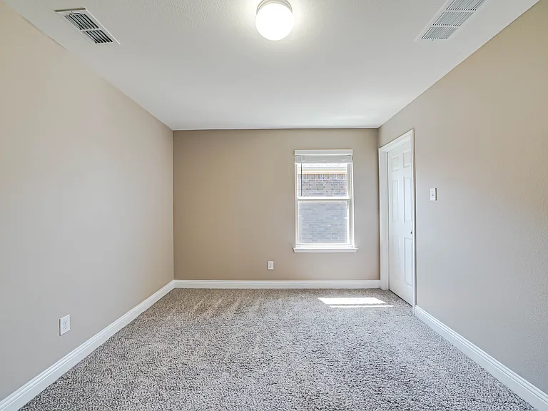 410 Club House Dr — Photo 25